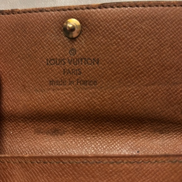 Authentic pre loved Louis Vuitton 6 ring keyholder with card slot - Picture 6 of 9